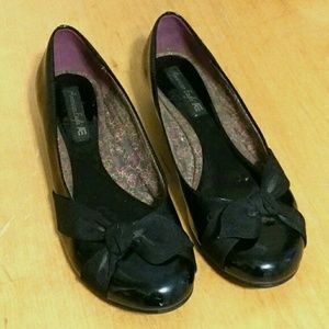 American Eagle black patent kitten heels